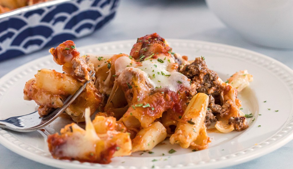 plate of baked ziti