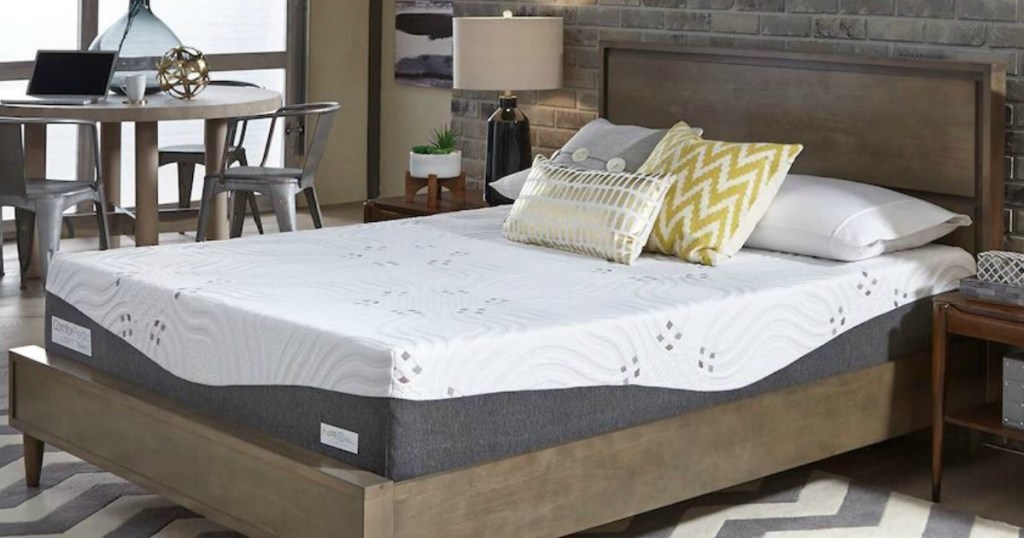 bedroom with bed and pillows