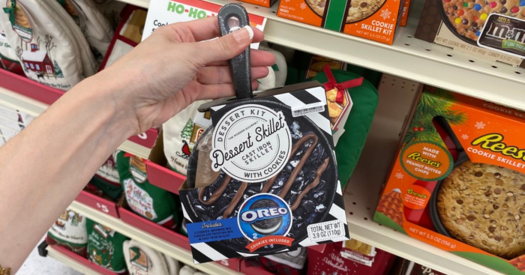 hand holding up oreos cookie skillet kit