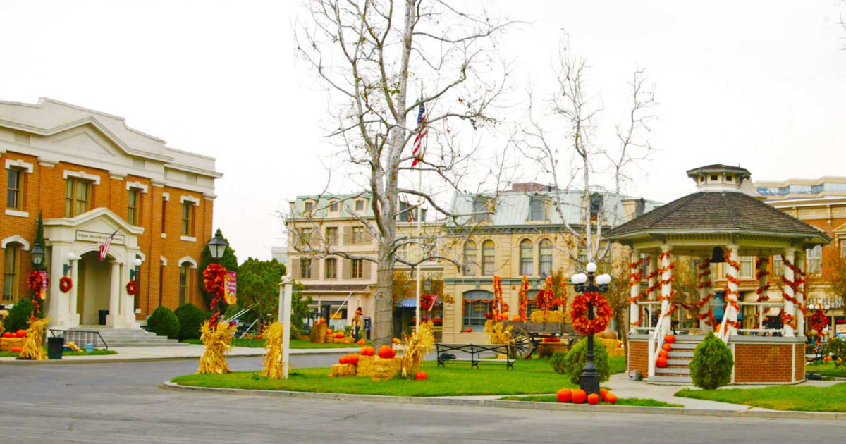 Stars Hollow town square