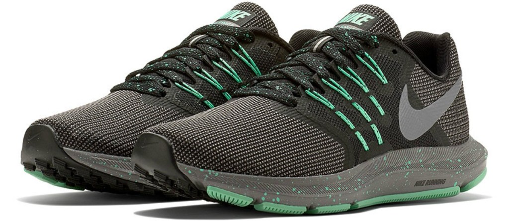 Women's Black & Gunsmoke Run Swift SE Running Shoe
