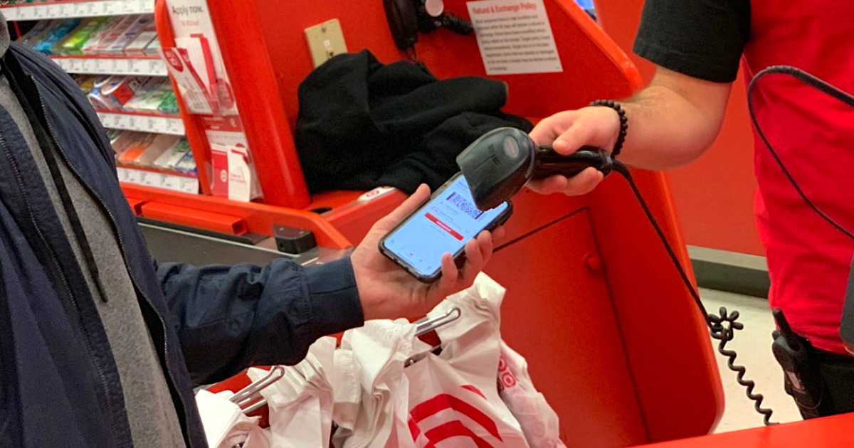 man scanning Target circle app