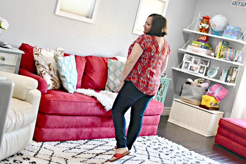 woman modeling the back of her skinny jeans in living room 