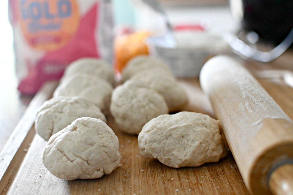 balls of 2 ingredient dough for hot pockets 