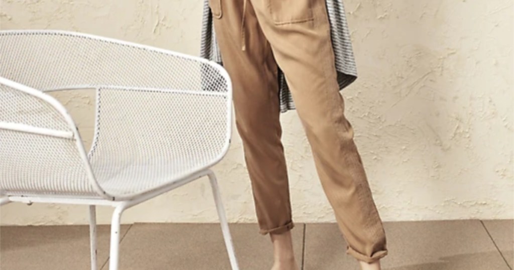 woman wearing brown utility pants