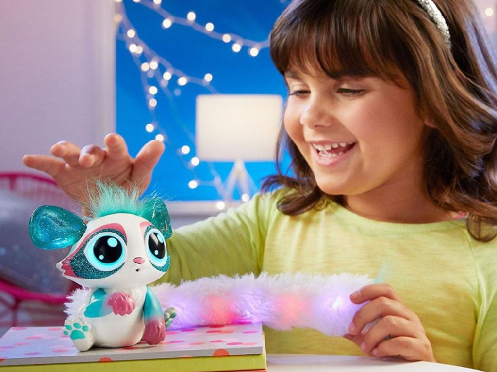 girl playin with Lil Gleemerz toy