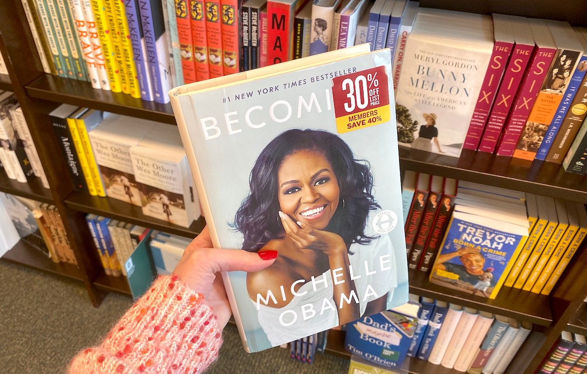 hand holding becoming michelle obama book 