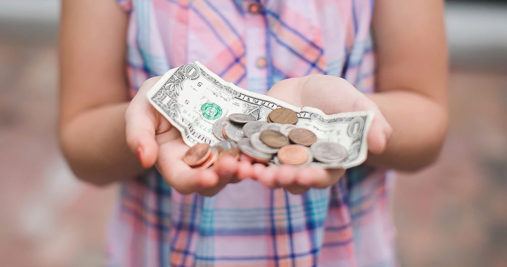 girl holding money in hands