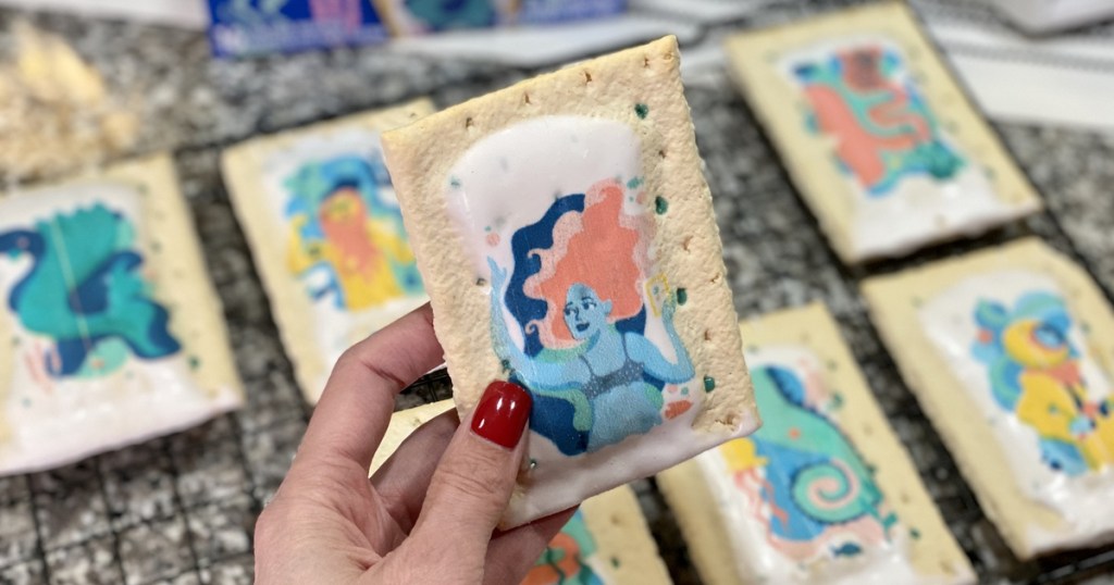 Hand holdind a Mermaid Pop-Tart