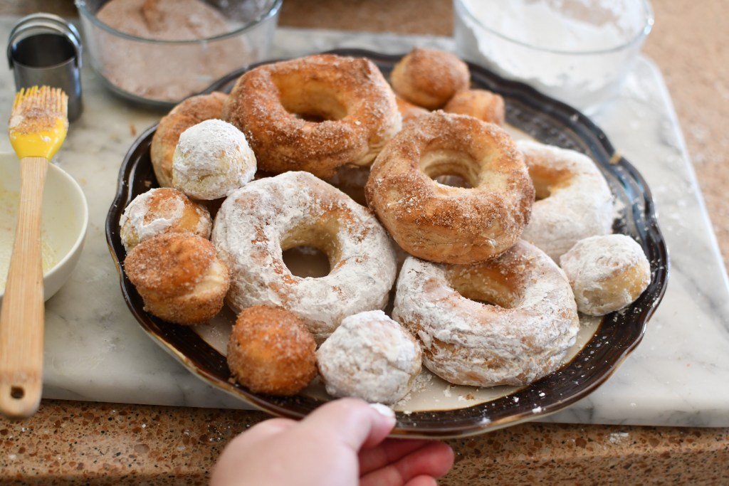 plate with 5 minute air fryer donuts