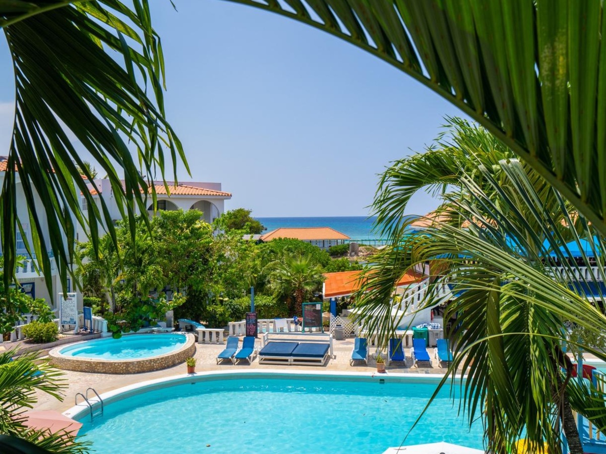 pool at Jamaican resort