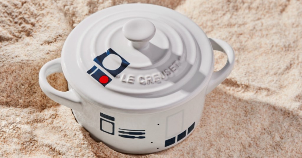 r2-d2 baking dish in the sand