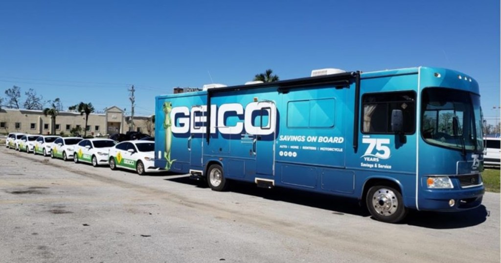 GEICO cars and bus
