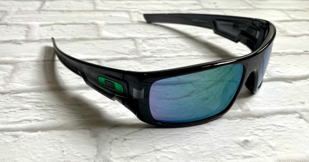 black oakley sunglasses