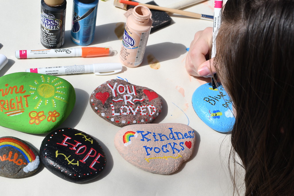 making DIY kindness rocks with sharpies 