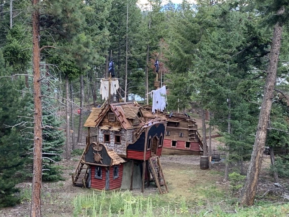 Shipwreck treehouse