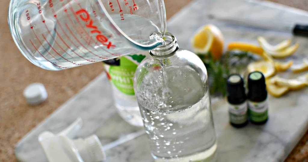 making all-purpose cleaner from vinegar