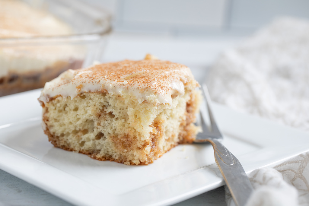 cinnamon roll poke cake 