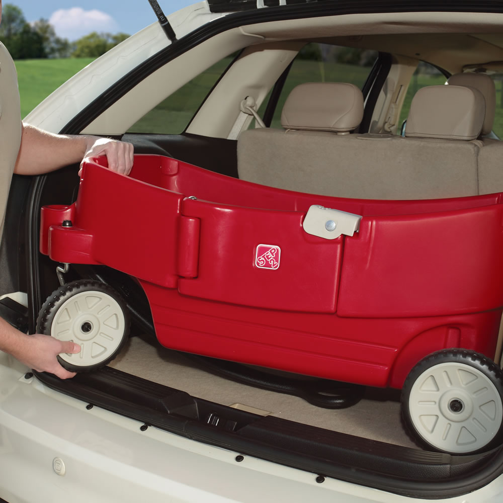 Step2 Wagon being put in trunk