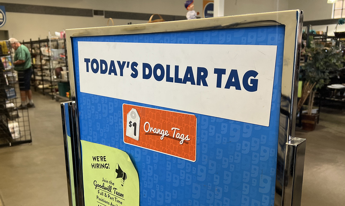 dollar tag sign which you can find at a goodwill thrift store or the savers near me