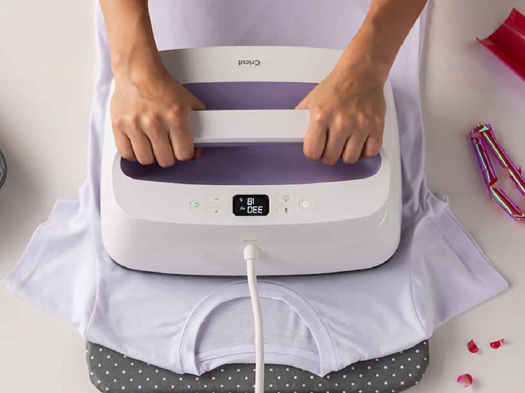 using cricut easypress on tee