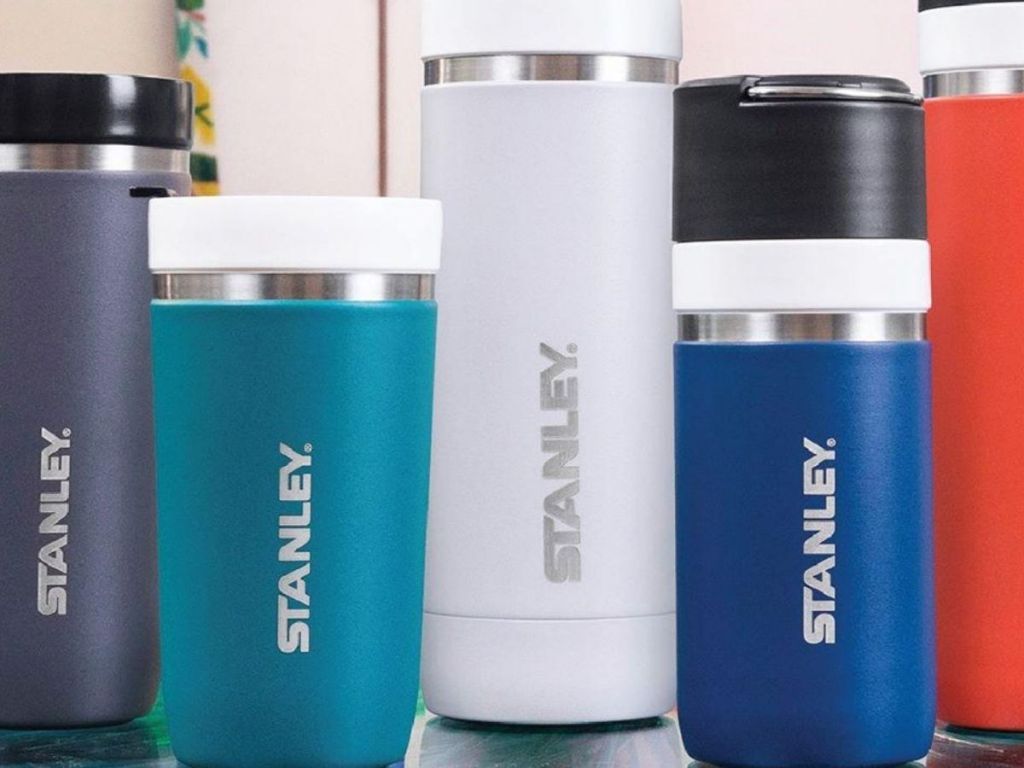 5 reusable water bottles in varying sizes