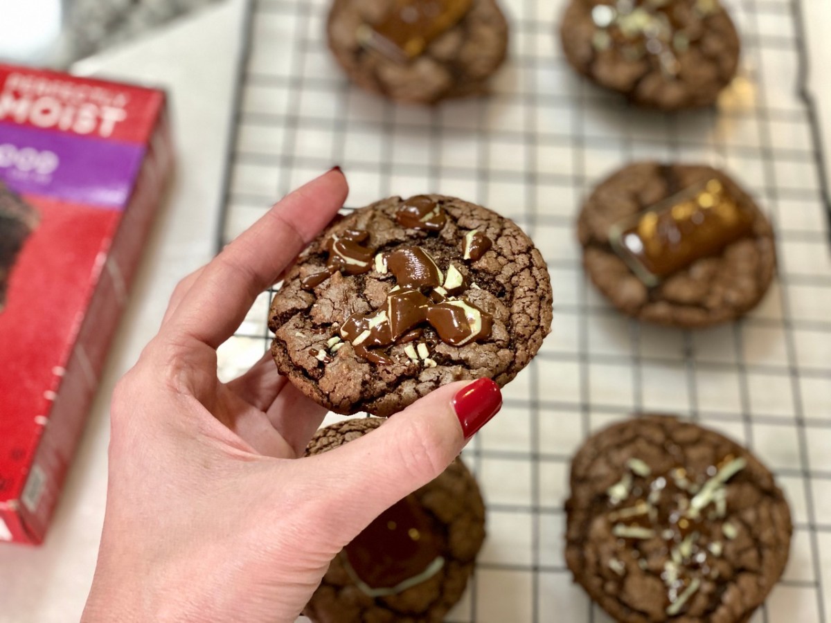 hand holding Andes cakebox cookie