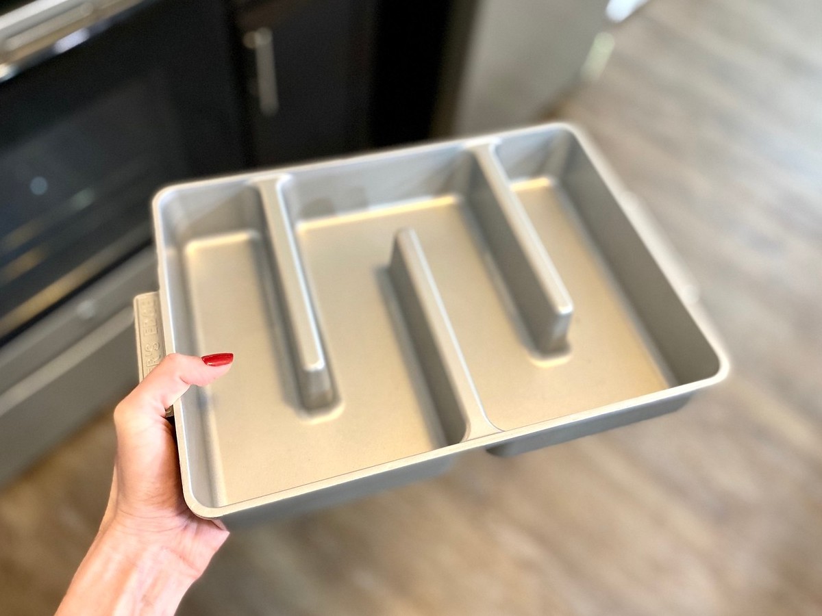 hand holding Baker's Edge brownie pan