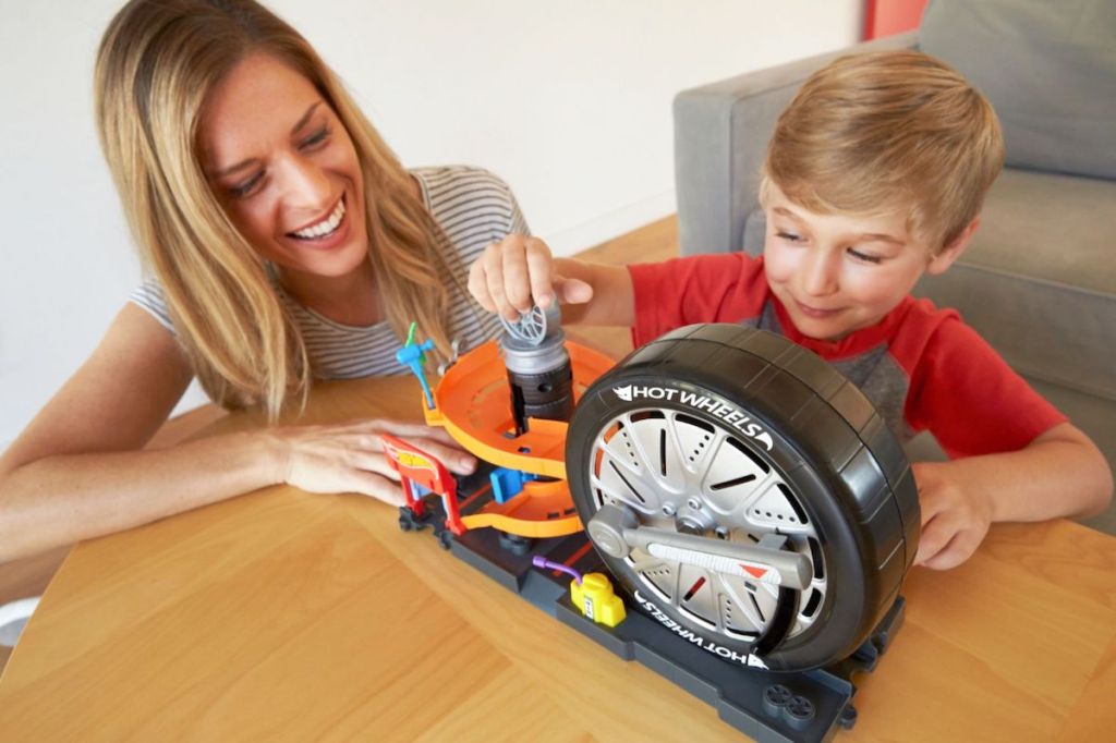 Hot Wheels tire Shop