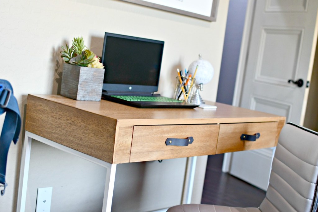 leather drawer pulls on a desk 