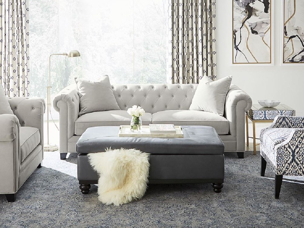 livingroom in grey and whites