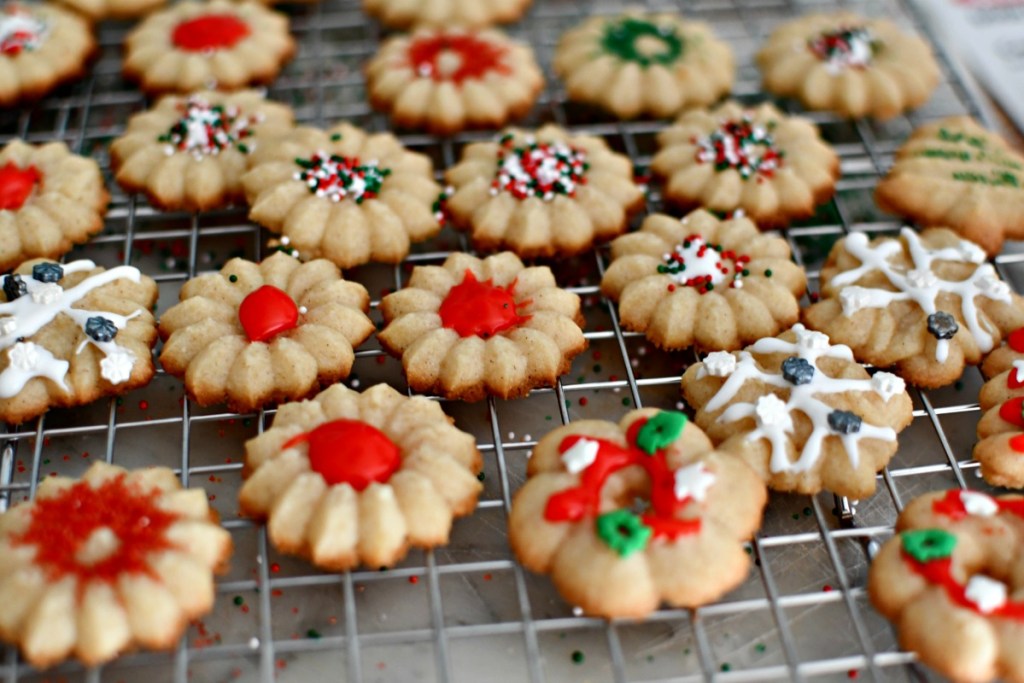 decorated sprintz cookies on a cooling rack 