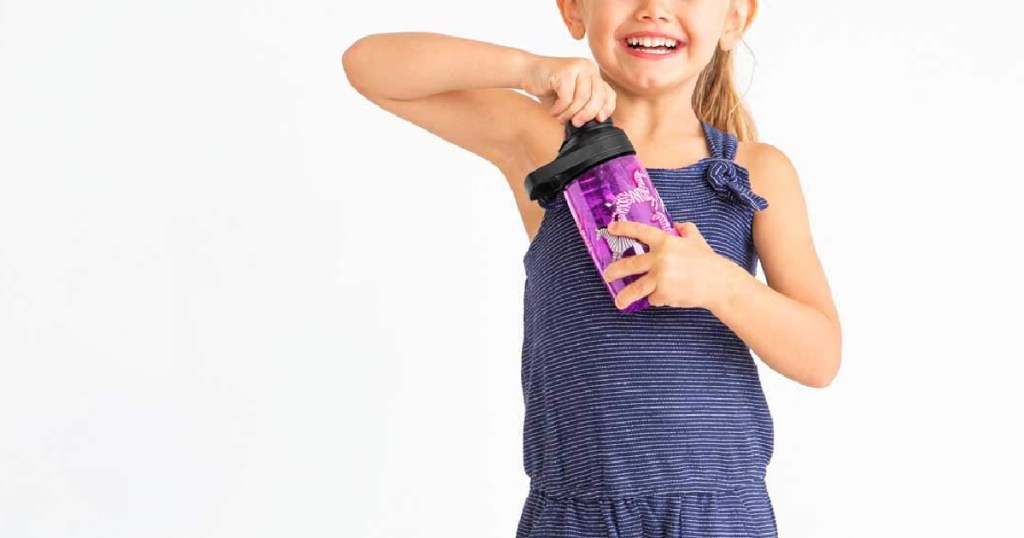 camelbak chute mag water bottle in girls hand