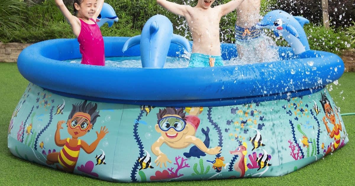 kids playing in filled H2OGO! Splash Pool Costco