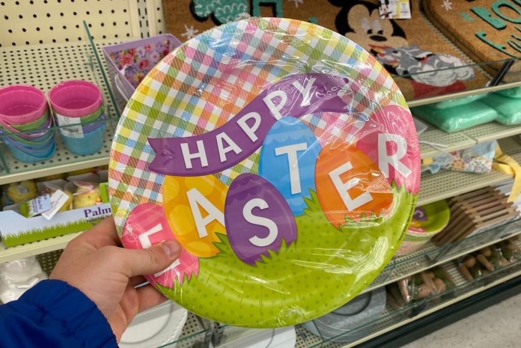 hand holding Happy Easter Paper Plates