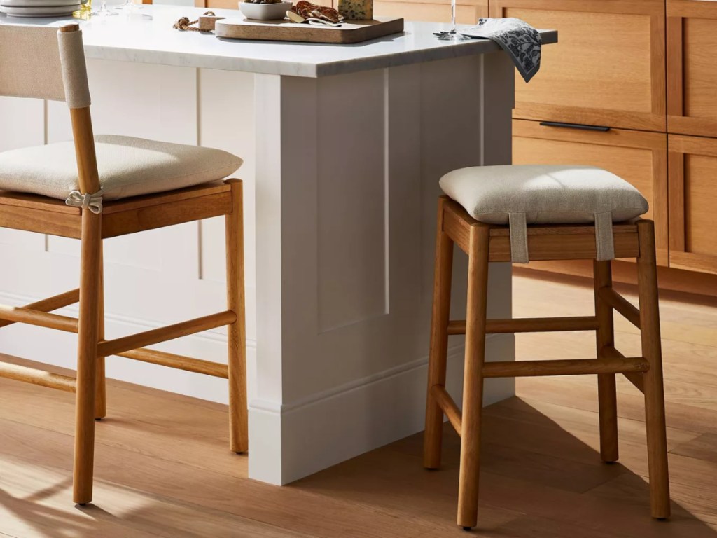 Threshold emery counter stool 