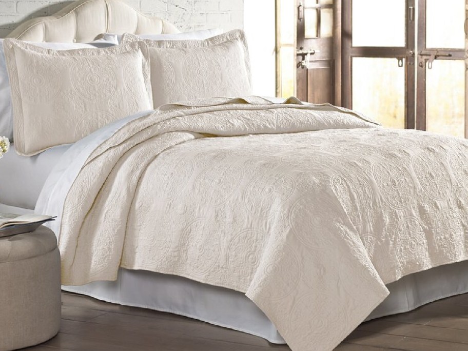 cream colored quilt set