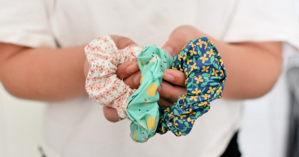 diy no sew scrunchies - how to make a scrunchie 