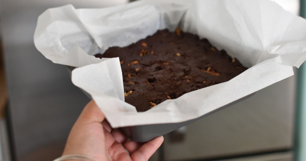 placing fudge in the fridge