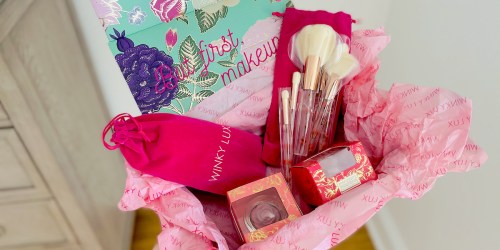 We Love These Unique Winky Lux Flower Blush & Brushes | Awesome Gift Ideas!