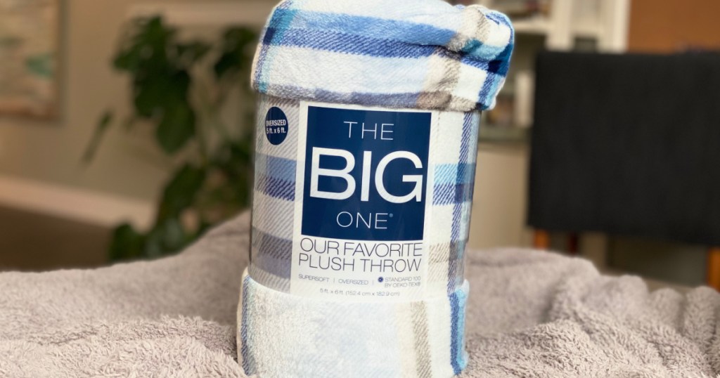 The Big One Plush throw 