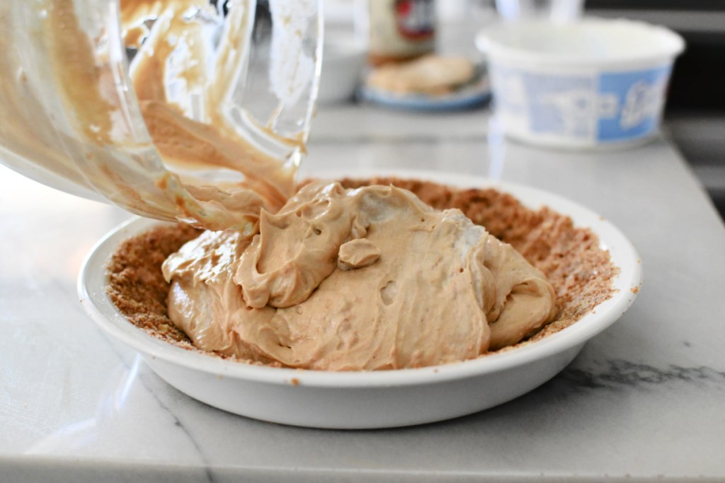 adding peanut butter filling to the crust