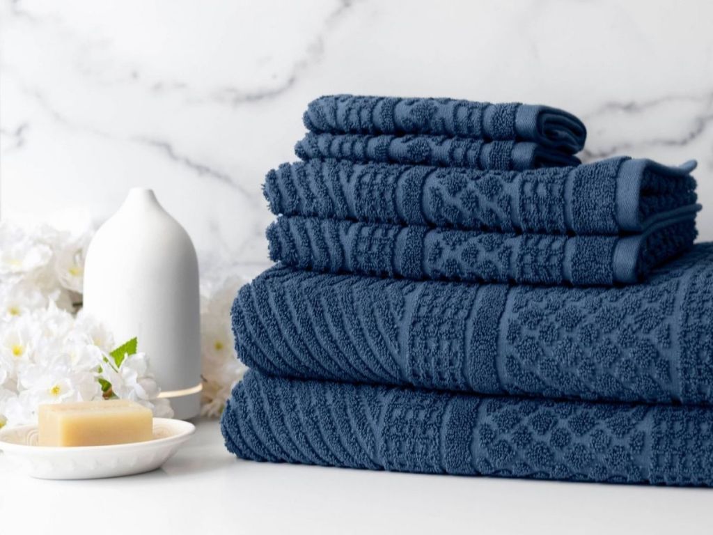 dark blue towels