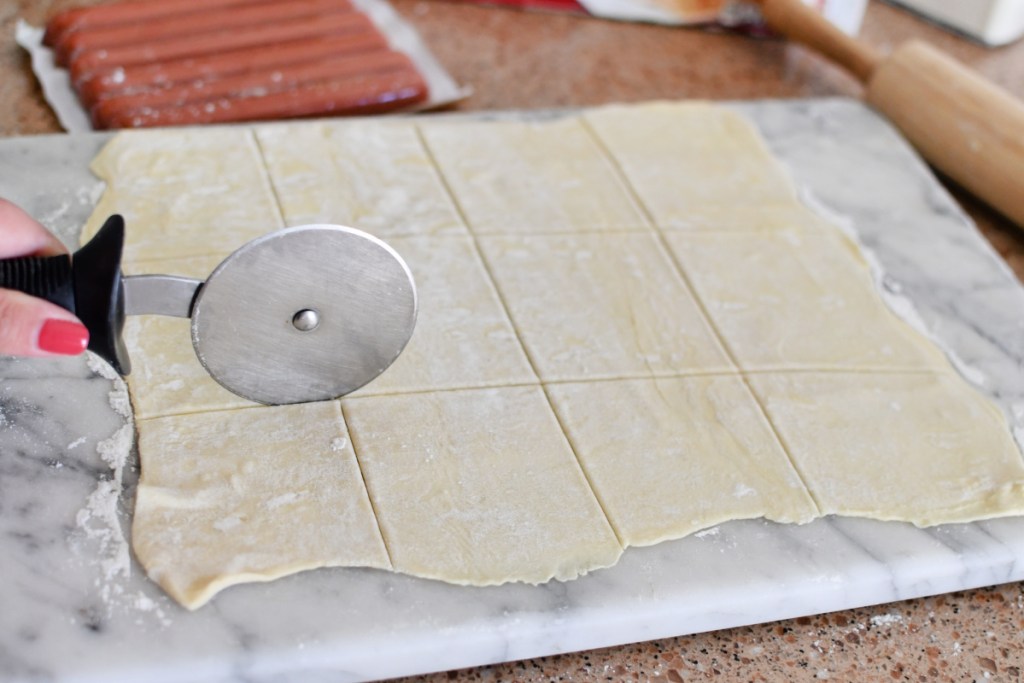 cutting puff pastry