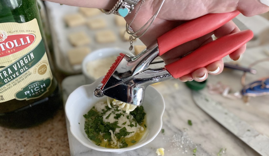 mincing garlic in oil