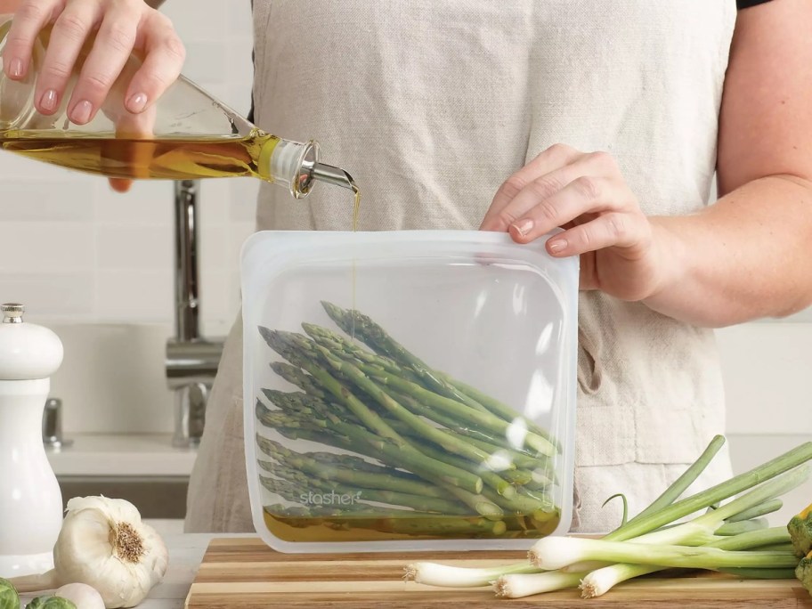 adding olive oil to food storage bag