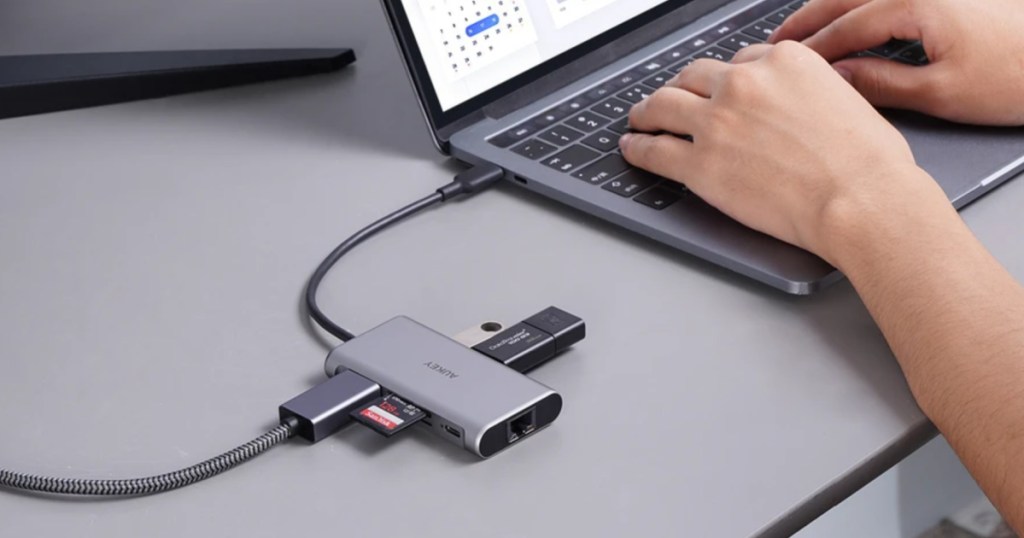 aukey 8-in-1 gigabit ethernet port 