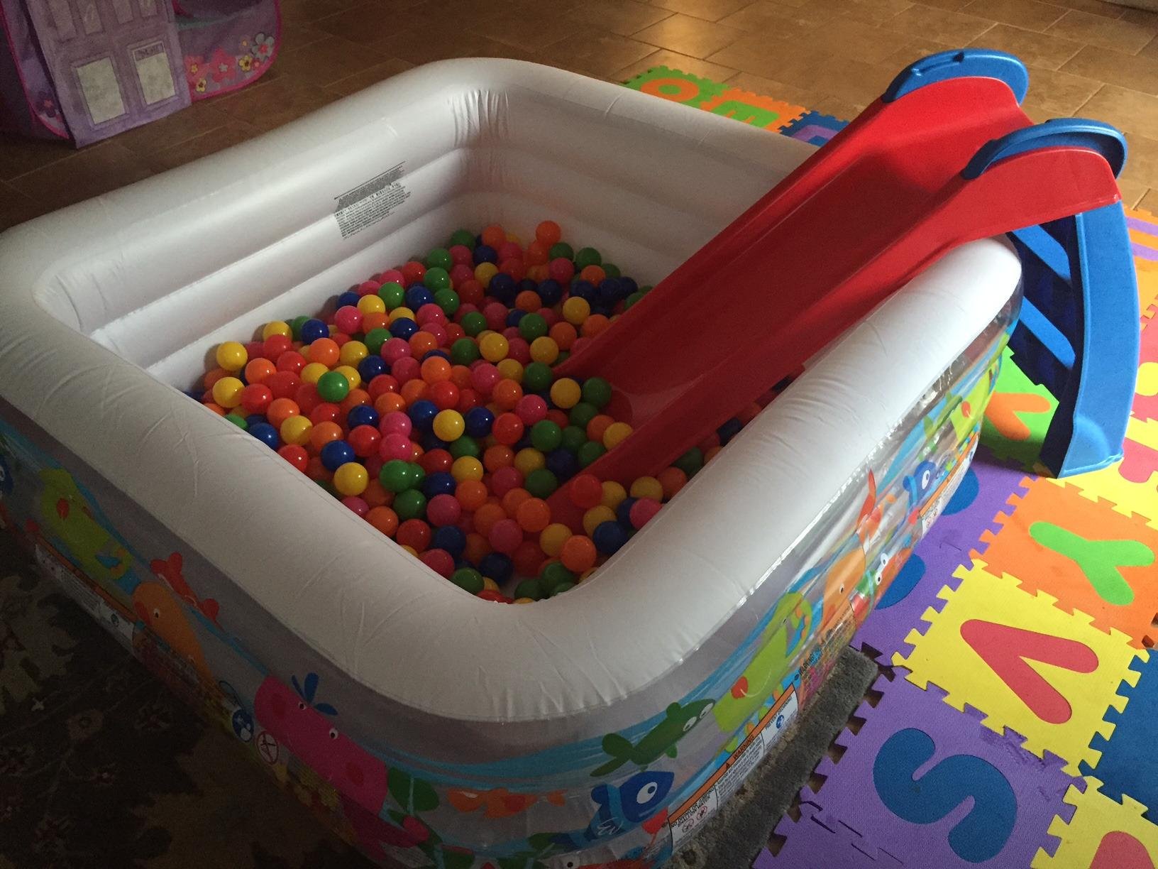 Slide in Ball pit