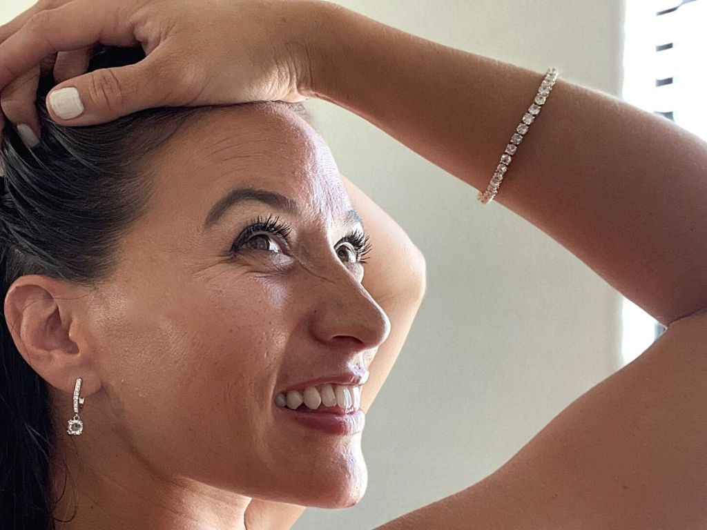 woman wearing diamond bracelet