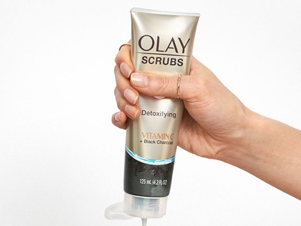 hand holding an Olay scrub